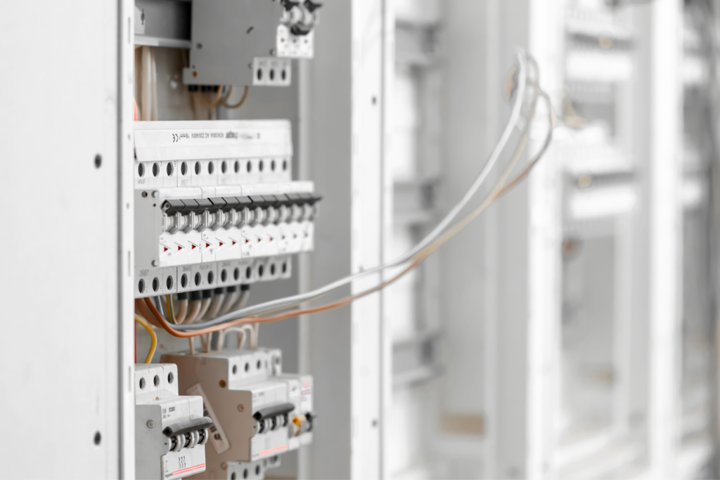 Qué revisar antes de llamar a un electricista