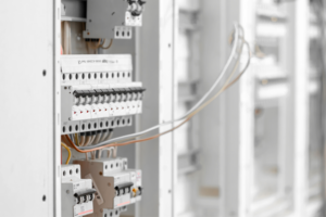 Qué revisar antes de llamar a un electricista